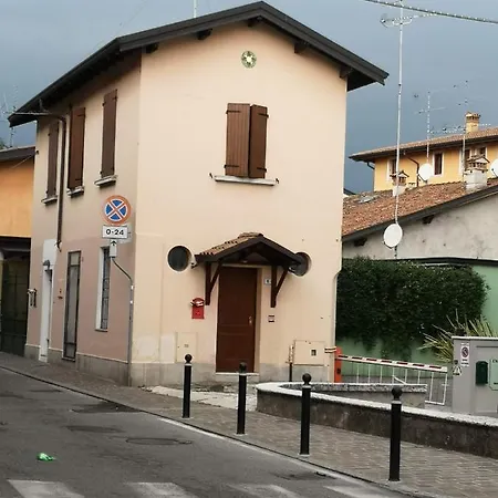 2Bcentral Desenzano del Garda Exterior photo