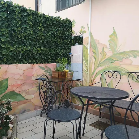 2Bcentral Desenzano del Garda Exterior photo