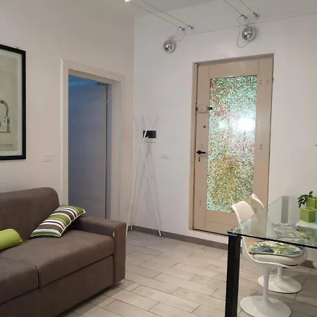 2Bcentral Desenzano del Garda Exterior photo